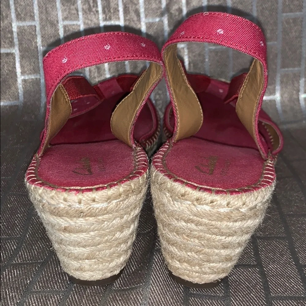 Clark’s artisan red wedge 7.5